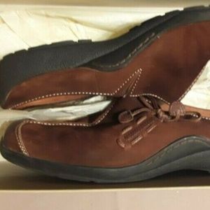 naturalizer women's walking shoes